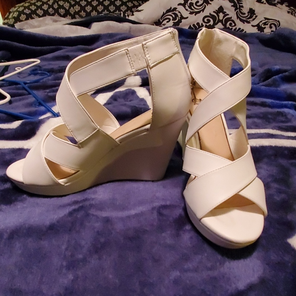 White Wedges